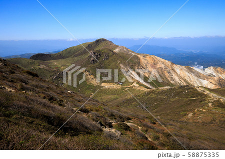 《大分県 九重連山》 久住山登山道から見る星生山 58875335