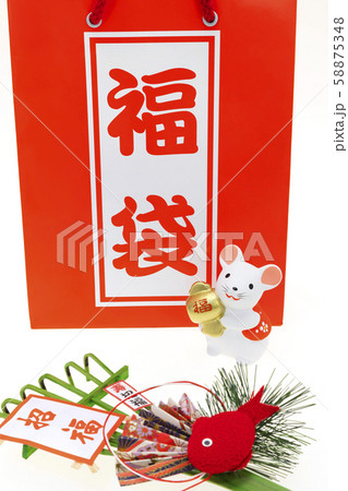子年 年賀素材 福袋とねずみの置物と熊手 子年 年賀素材 福袋とねずみの置物と熊手 58875348