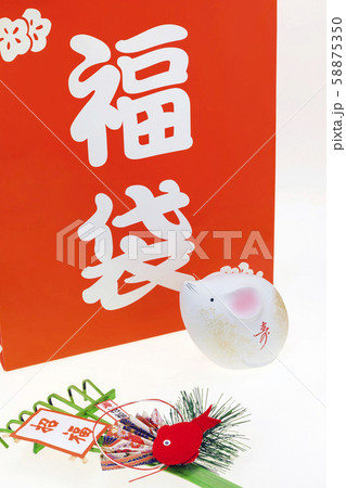 子年　年賀素材　福袋とねずみの置物と熊手 58875350