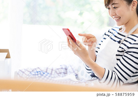 不要品 女性　主婦　スマホ 58875959