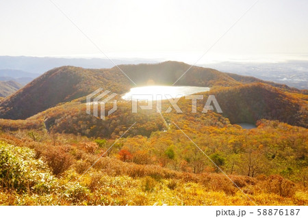 赤城山は地蔵岳より望む小沼 赤城山は地蔵岳より望む小沼 58876187