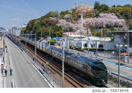 満開の手柄山jを横目に 満開の手柄山jを横目に 58878646