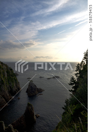 浦富海岸の夕景 58879455
