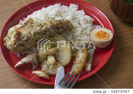 ハーブチキン&ライス〜煮たまご添え〜 ハーブチキン&ライス〜煮たまご添え〜 58879467