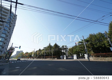札幌　平岸通の街風景（旭町4丁目、北海学園付近） 58880643