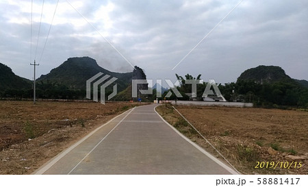 桂林の山中にて 桂林の山中にて 58881417