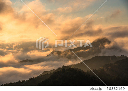 《長野県》秋の志賀高原・横手山の夕景 《長野県》秋の志賀高原・横手山の夕景 58882169