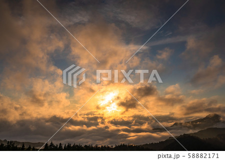 《長野県》秋の志賀高原・横手山の夕景 《長野県》秋の志賀高原・横手山の夕景 58882171