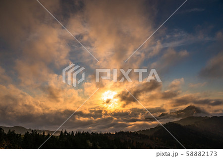 《長野県》秋の志賀高原・横手山の夕景 《長野県》秋の志賀高原・横手山の夕景 58882173
