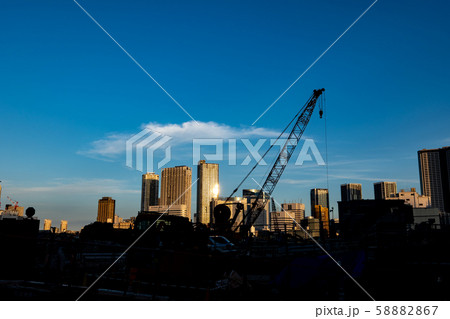 東京再開発 夕刻の勝どきの高層マンションと築地市場跡 2019.10 b 東京再開発 夕刻の勝どきの高層マンションと築地市場跡 2019.10 b 58882867