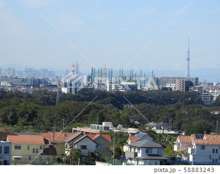 かすむ東京スカイツリー!。。かすむ東京ビル街!。。。 かすむ東京スカイツリー!。。かすむ東京ビル街!。。。 58883243