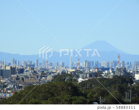 富士山と東京高層ビル街!。。もうすぐ初冠雪直前の富士山!の風景です! 富士山と東京高層ビル街!。。もうすぐ初冠雪直前の富士山!の風景です! 58883311