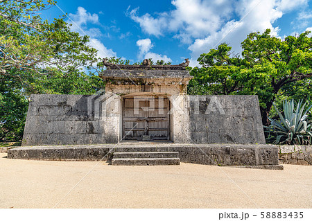 首里城 園比屋武御嶽石門 58883435