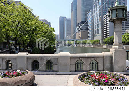 淀屋橋から眺める大阪の街並み 淀屋橋から眺める大阪の街並み 58883451