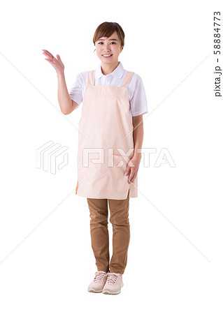 エプロンを来た女性 エプロンを来た女性 58884773