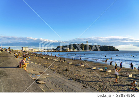 【神奈川県】江ノ島の夕景　片瀬西浜 58884960