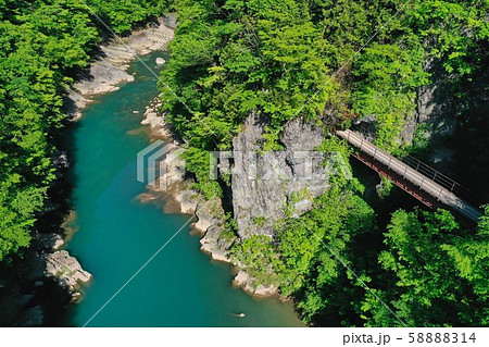 空撮素材 抱返り渓谷の橋 58888314