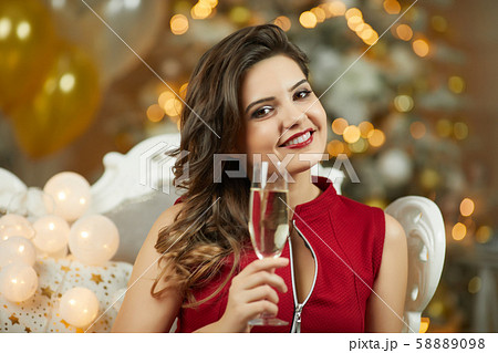 party, drinks, holidays, people and celebration 58889098