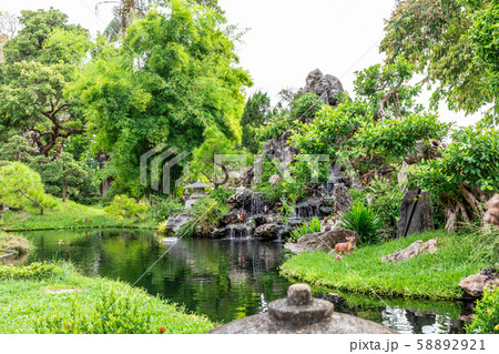境内に広がる美しい庭園 ティエンムー寺院 58892921