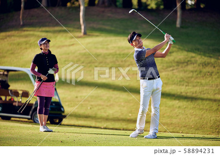 GOLF 男女二人の写真素材 [58894231] - PIXTA