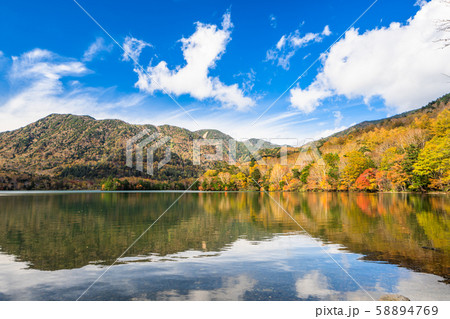 栃木 日光 湯ノ湖の紅葉 栃木 日光 湯ノ湖の紅葉 58894769