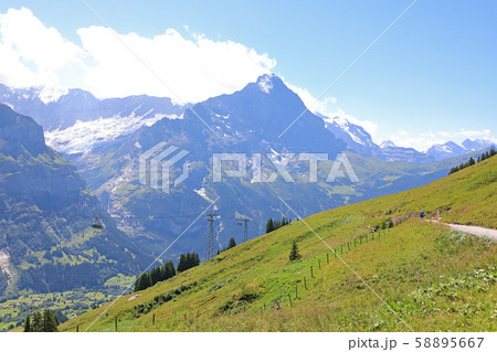 スイスの山景色 58895667