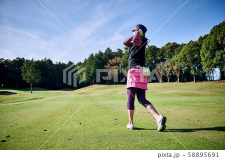 GOLF 青空 女性アイアンショット GOLF 青空 女性アイアンショット 58895691