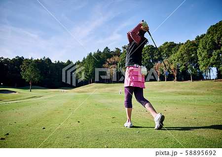 GOLF 青空 女性アイアンショット GOLF 青空 女性アイアンショット 58895692