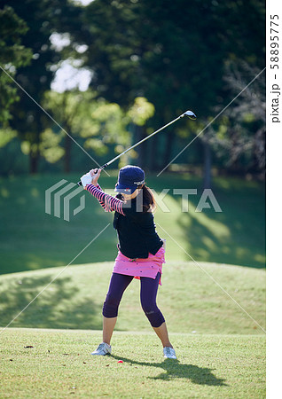 GOLF 女性 アイアンショット GOLF 女性 アイアンショット 58895775