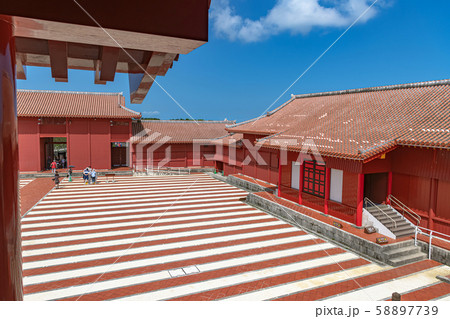 首里城 北殿と御庭 58897739