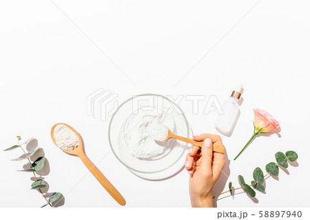 Woman's hand holding spoon 58897940