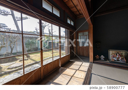 旧家の縁側 58900777