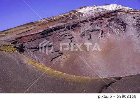 (静岡県)富士山 雄大な宝永火口 (静岡県)富士山 雄大な宝永火口 58903159