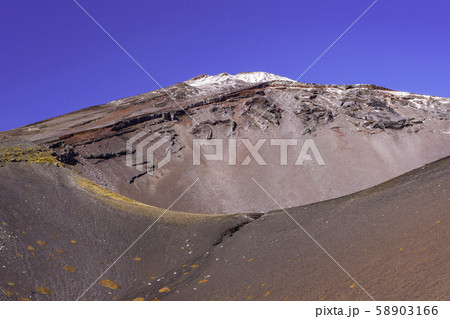 (静岡県)富士山 雄大な宝永火口 (静岡県)富士山 雄大な宝永火口 58903166