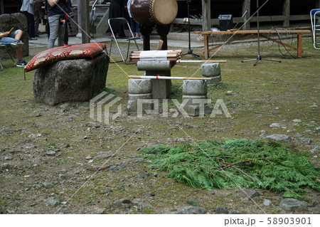 道仙寺柴燈護摩の修法座　岡山県美作市 58903901