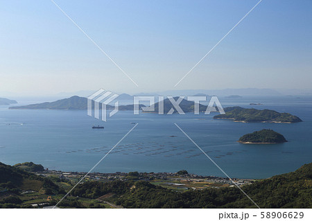 瀬戸内海、備讃瀬戸の三野津湾・塩飽諸島を多度津町奥白方側から見る 瀬戸内海、備讃瀬戸の三野津湾・塩飽諸島を多度津町奥白方側から見る 58906629