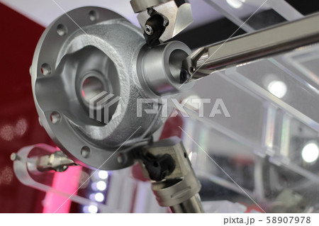 iron casting demonstrate to be machined by cutting 58907978