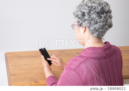 高齢者の女性 高齢者の女性 58908022