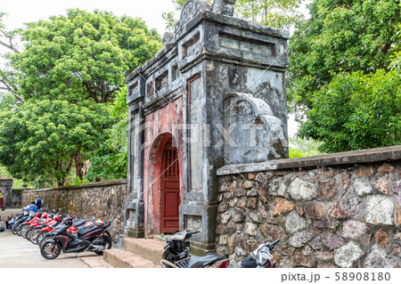 ティエンムー寺院裏門 ベトナムフエ ティエンムー寺院裏門 ベトナムフエ 58908180