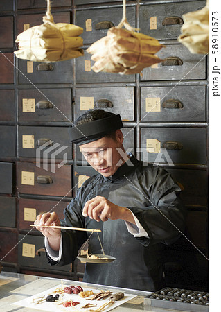 Chinese medicine practitioner at work 58910673