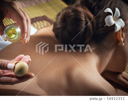 oil massage 58912351