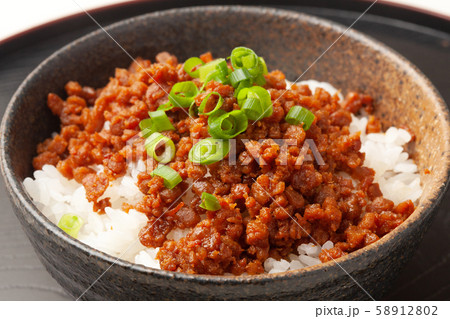 鶏そぼろご飯 鶏そぼろご飯 58912802