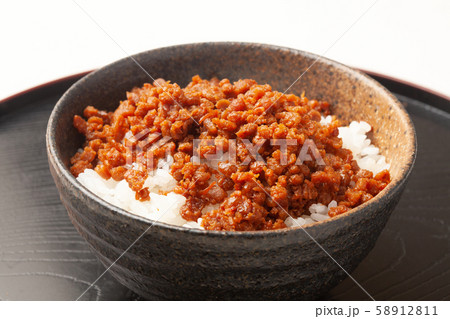 鶏そぼろご飯 58912811