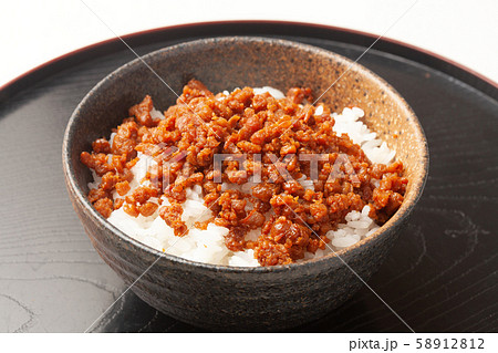 鶏そぼろご飯 鶏そぼろご飯 58912812