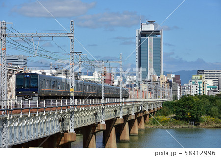 淀川を渡る東海道線 淀川を渡る東海道線 58912996