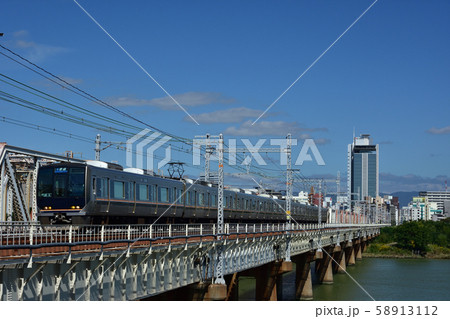 淀川を渡る東海道線 58913112