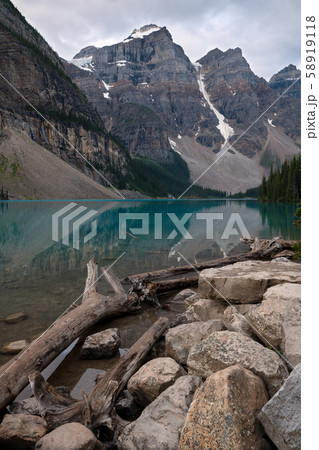 Moraine Lake, Banff National Park, Alberta, Canada Moraine Lake, Banff National Park, Alberta, Canada 58919118