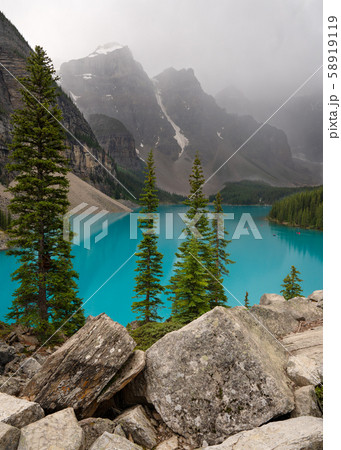 Moraine Lake, Banff National Park, Alberta, Canada Moraine Lake, Banff National Park, Alberta, Canada 58919119