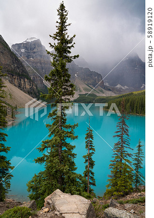 Moraine Lake, Banff National Park, Alberta, Canada Moraine Lake, Banff National Park, Alberta, Canada 58919120