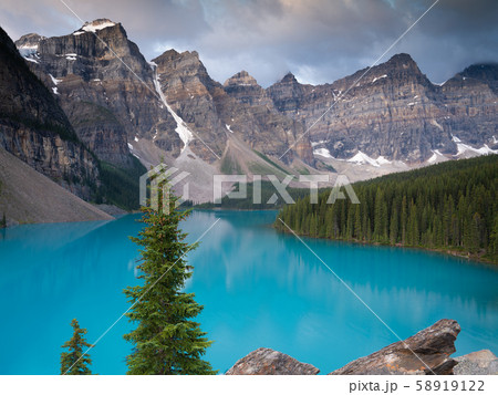 Moraine Lake, Banff National Park, Alberta, Canada Moraine Lake, Banff National Park, Alberta, Canada 58919122